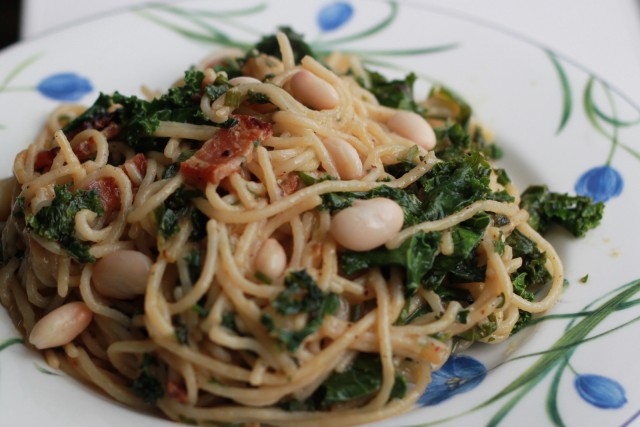 Pasta with Kale, Cannelini Beans & Fresh Herb Vinagrette Pasta with Kale, Cannelini Beans & Fresh Herb Vinagrette